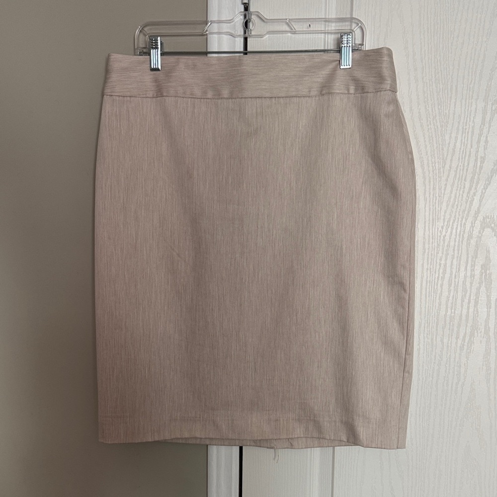 Liz Claiborne Beige Pencil Skirt - Sleek Workwear
